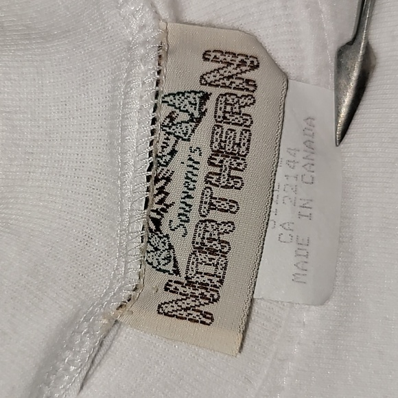 Vintage. Made in Canada.  OTTAWA, CANADA. Tee shirt size Large. - Picture 7 of 15